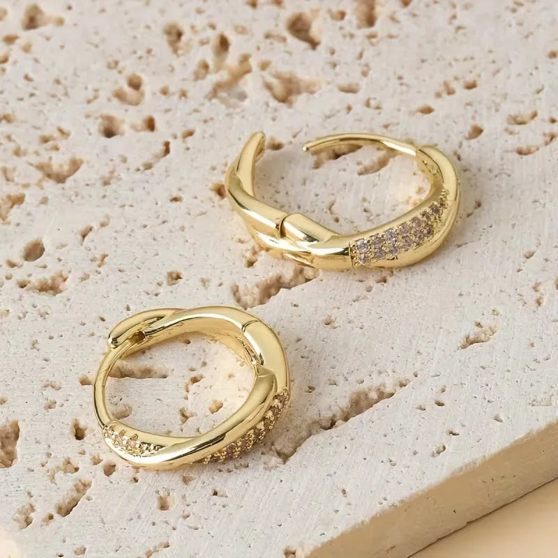 Klara – Damernes Koreanske Stil Sammenkoblede Øreringe med Zirconia 