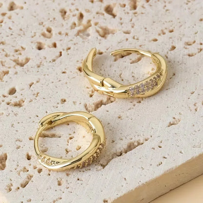 Klara – Damernes Koreanske Stil Sammenkoblede Øreringe med Zirconia 